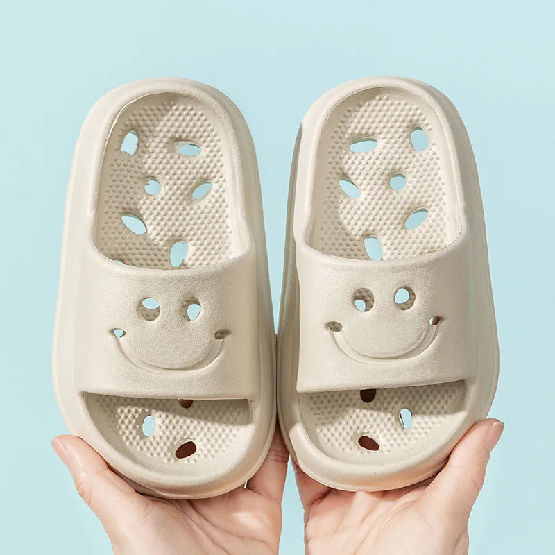 Children Slippers Boys EVA Smiling Face Bathroom Slippers Summer 2-14 Years Old Girl anti Slip Hollow Leaking Junior Footwear